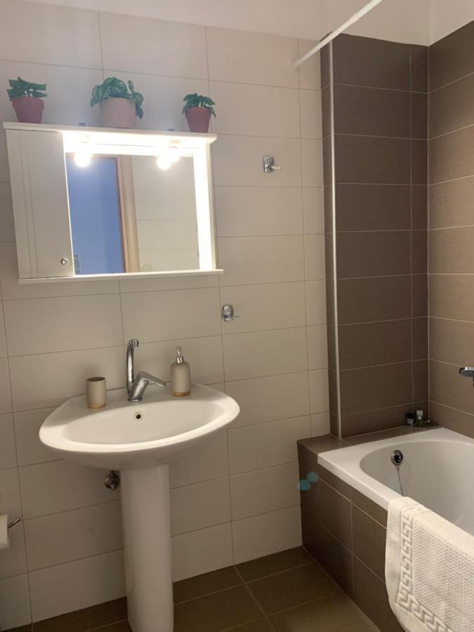 The Grey Apartments Волос Екстериор снимка